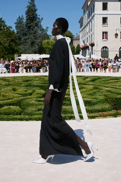 Look 11